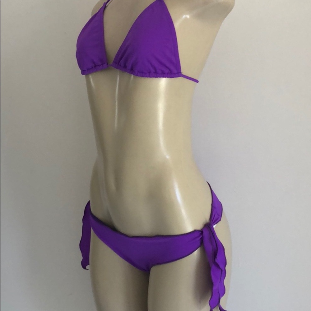 Bikini - Picture 2 of 3